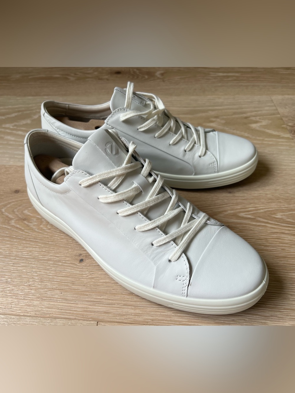 Ecco White Low-Top Leather Sneakers - Lace-Up Casual